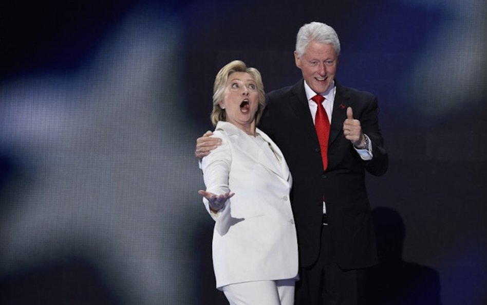 W latach 2000-2007 Clintonowie zarobili dzięki prezydenturze Billa 109 mln dolarów. Po odejściu, Hil
