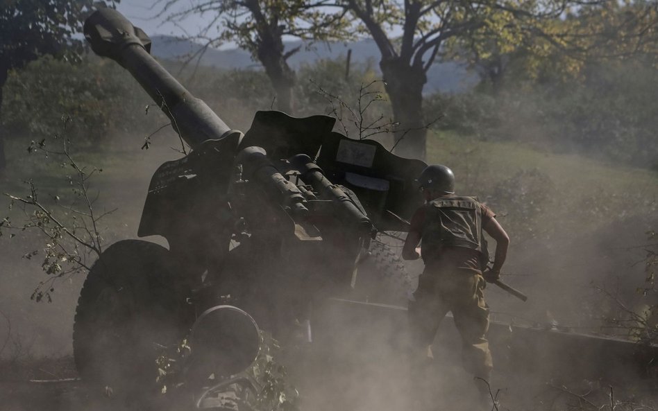 Bateria artylerii ormiańskiej na linii frontu, 25 października