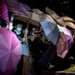 Linia obrony. Parasole i okulary dla ochrony przed gazem łzawiącym