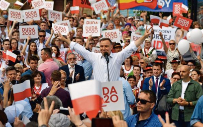 Andrzej Duda obiecuje zmiany w konstytucji dotyczące adopcji dzieci przez pary jednopłciowe