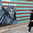 "Śmierć Ameryce" i spalona flaga USA w parlamencie Iranu