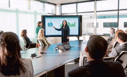 Rośnie popyt na specjalistów AI: 34 proc. badanych przez Microsoft firm planuje rozwój umiejętności 