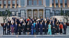 Wspólne zdjęcie na początek szczytu w Ankarze. Państwo Nawroccy obok państwa Zełenskich. Przypadek?