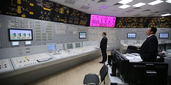 Trzeci reaktor w białoruskiej atomówce. Komu jest potrzebny?