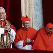 Nie bez przyczyny w końcu tak często podkreślano powrót Leona XIV do tradycyjnych papieskich szat, c