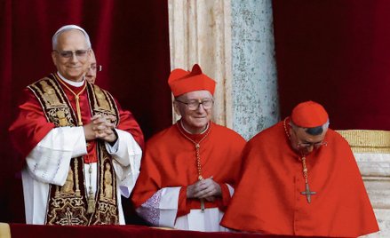 Nie bez przyczyny w końcu tak często podkreślano powrót Leona XIV do tradycyjnych papieskich szat, c