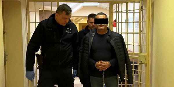 Poszukiwani czerwoną notą Interpolu cudzoziemcy coraz częściej wpadają w Polsce