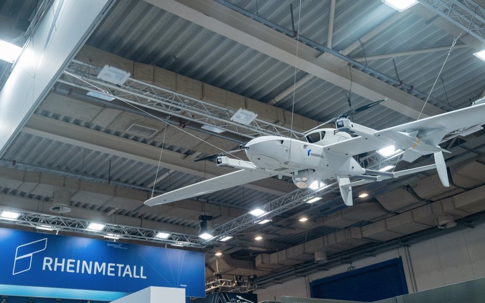 Dron rozpoznawczy LUNA NG VTOL opracowany przez Rheinmetall na międzynarodowych targach zbrojeniowyc