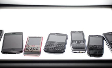 Resort finansów chce odwróconego VAT-u przy sprzedaży komórek