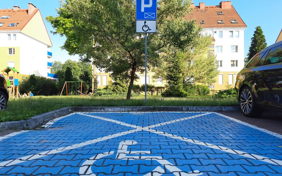 Karty parkingowe na orzeczenie o niepełnosprawności zostaną wykreślone z katalogu dokumentów publicz