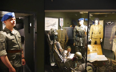 Zwiedzając podziemny kompleks, można zobaczyć oryginalne wyposażenie i uzbrojenie z lat 40. i 50