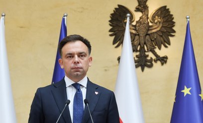 Minister finansów i gospodarki Andrzej Domański podczas konferencji prasowej w KPRM w Warszawie, 19 