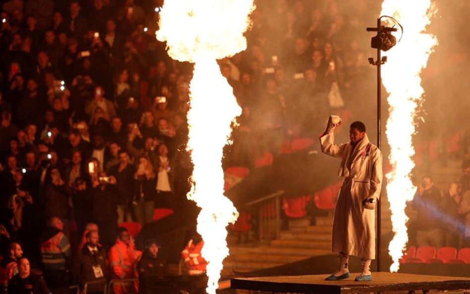 Anthony Joshua w efektowny sposób pojawił się na ringu