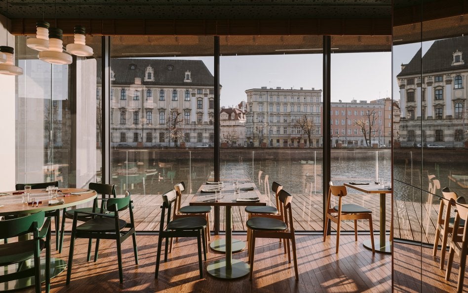 Restauracja Martim oferuje gościom imponujący widok na Odrę.