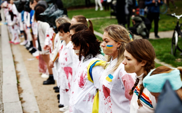 Berlin. Protest przeciwko rosyjskiej przemocy wobec kobiet i dziewcząt podczas wojny na Ukrainie