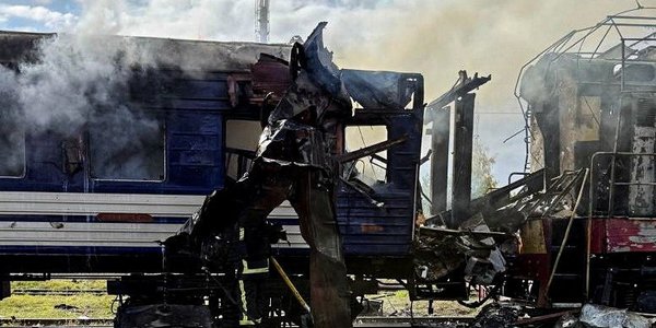 Rosjanie zaatakowali pociąg z cywilami. Kilkadziesiąt osób rannych, jedna osoba nie żyje