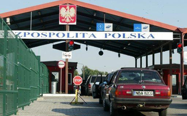 Kaliningrad bawi się i kupuje w Polsce