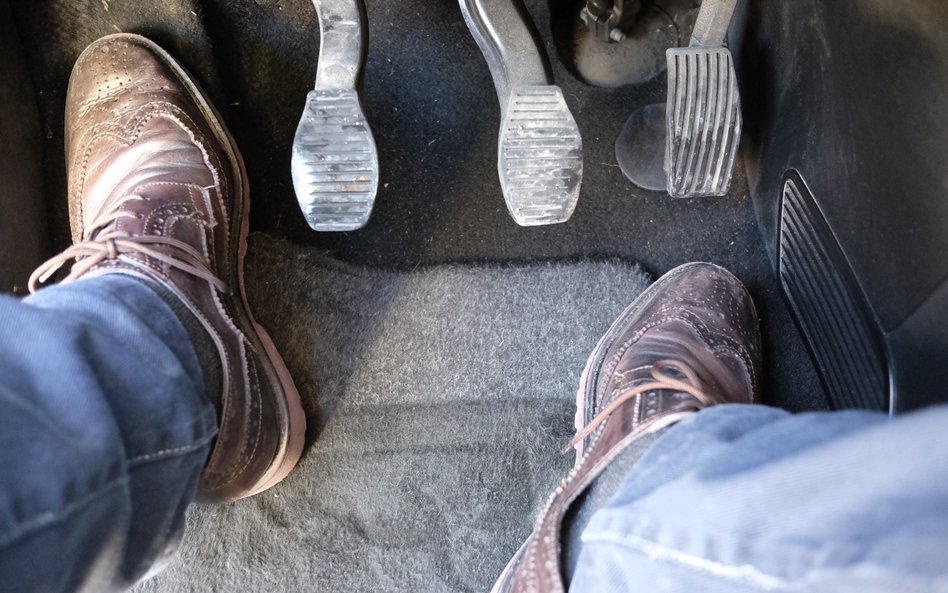 Do zwiększenia obrotów silnika powinno dojść na skutek działania kierującego - podkreślił w uzasadni