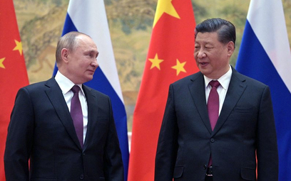 Xi Jinping (z prawej), przewodniczący Chińskiej Republiki Ludowej, podtrzymuje deklaracje o strategi