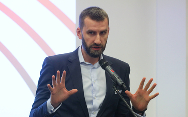 Trener Nikola Grbić nie zwraca uwagi na to, co mówią eksperci, kibice - mówi Marcin Możdżonek (na zd