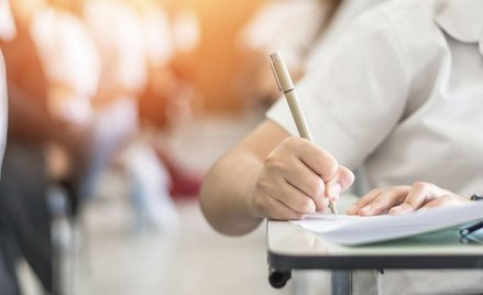 Sondaż: 80 proc. Polaków chce przesunięcia matur