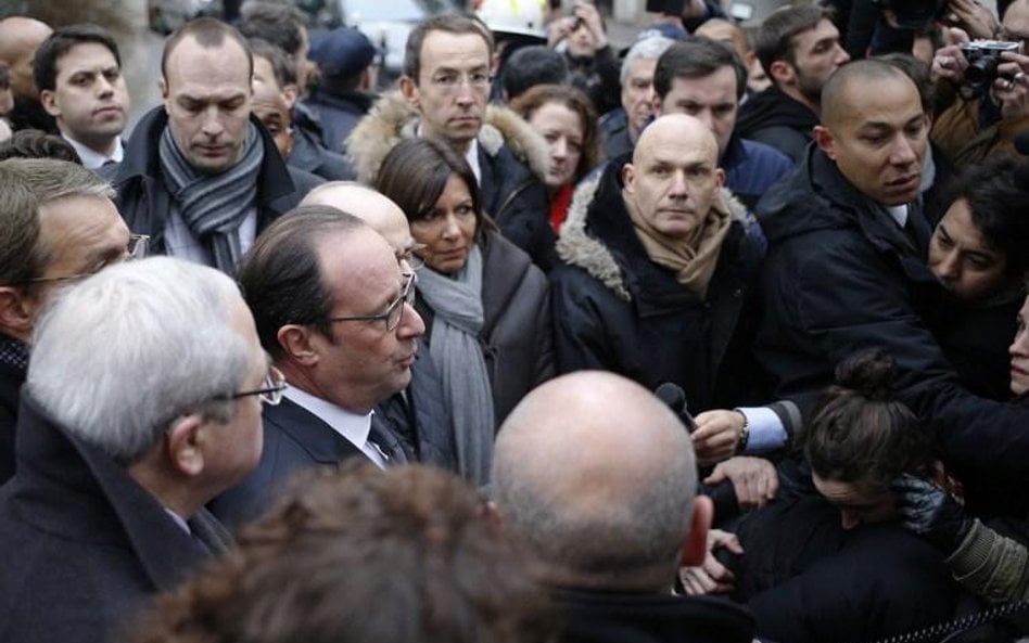 Francois Hollande na miejscu zamachu