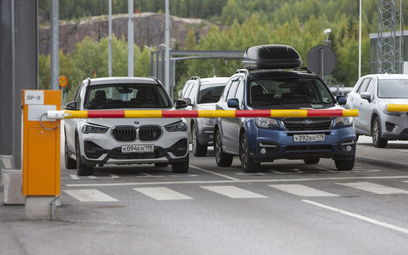 Kolejka przed przejściem granicznym Rosji z Finlandią