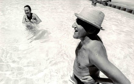 Maria i Tadeusz na basenie w hotelu w Shiraz, 1976