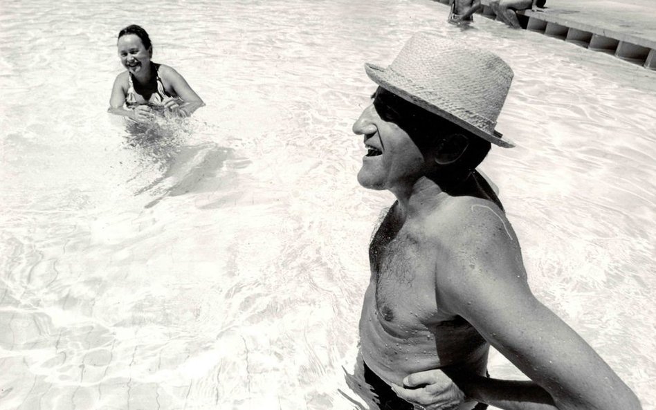 Maria i Tadeusz na basenie w hotelu w Shiraz, 1976