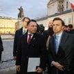 Liderzy Konfederacji Krzysztof Bosak  i Sławomir Mentzen  przed Pałacem Prezydenckim w Warszawie