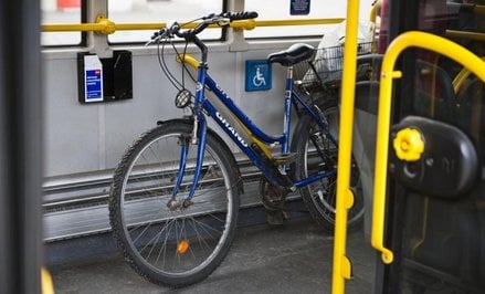 Przewozy rowerów w komunikacji miejskiej są dozwolone, ale pod pewnymi warunkami