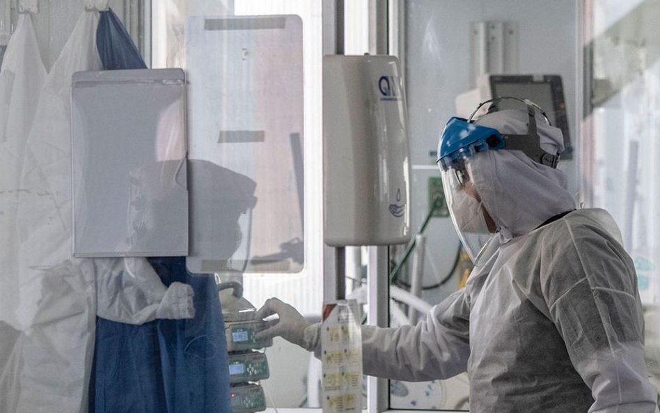 WHO: Najwyższy dobowy wzrost zakażeń. Pandemia przyspiesza