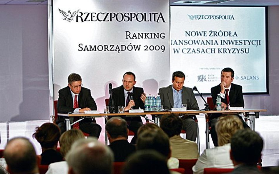 Paneliści (od lewej): Robert Sochacki, wiceprezes BGK, Krzysztof Hetman, wiceminister rozwoju region