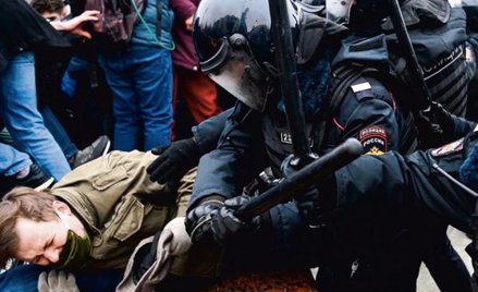 Akcja policji w Moskwie. Media informowały, że w sobotę zatrzymano ponad 3,5 tys. ludzi