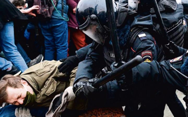 Akcja policji w Moskwie. Media informowały, że w sobotę zatrzymano ponad 3,5 tys. ludzi