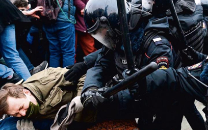 Akcja policji w Moskwie. Media informowały, że w sobotę zatrzymano ponad 3,5 tys. ludzi