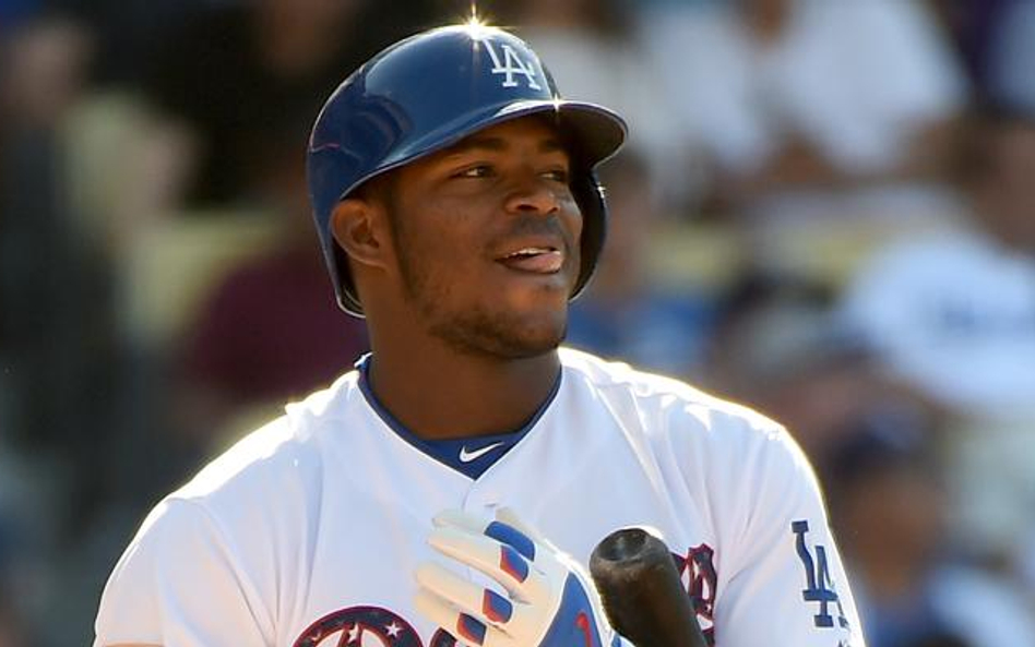 Yasiel Puig w barwach Los Angeles Dodgers. Za siedem lat gry w tym klubie dostanie 42 miliony dolaró