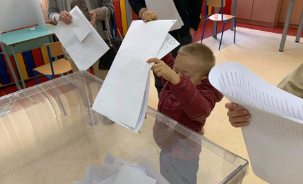 Dąbrowska: Sekta, tęcza i kodeks honorowy