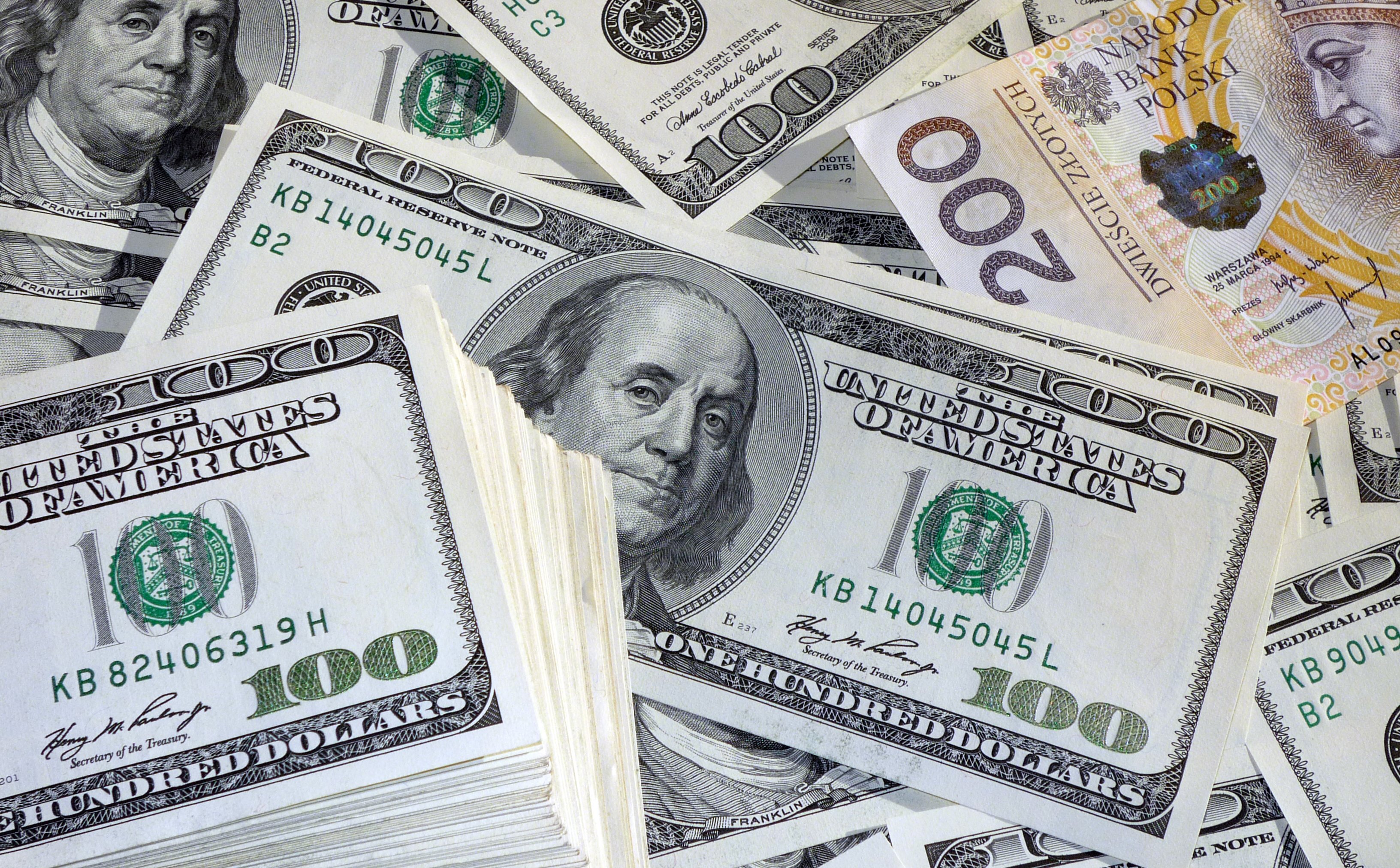 Dolar na deskach. Złoty najmocniejszy od 2018 r.