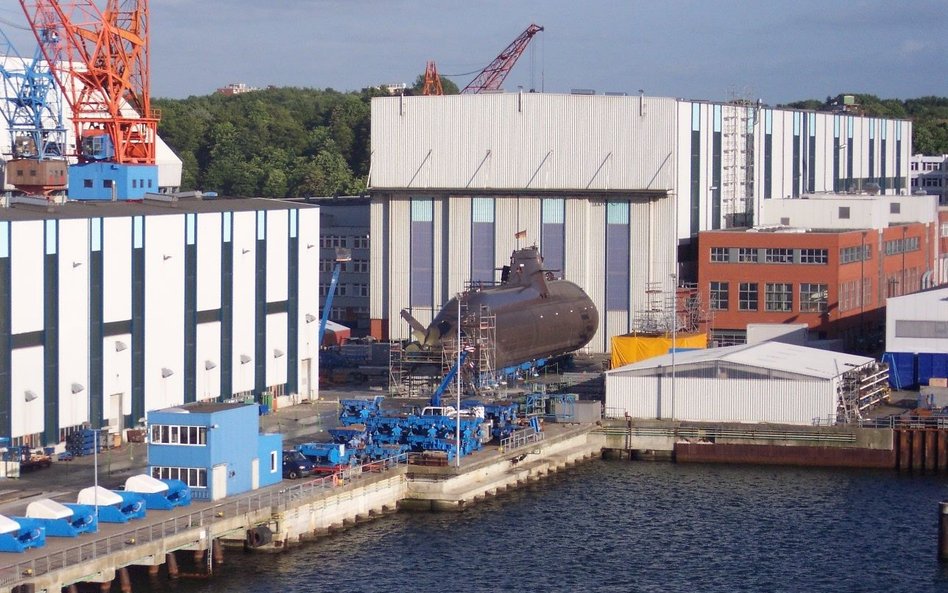 Niemiecki okręt podwodny typu 212 w stoczni Howaldtswerke-Deutsche Werft (HDW) w Kilonii. Fot./Wikim