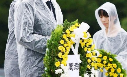 Premier Japonii Shinzo Abe podczas uroczystości upamiętniających ofiary bomby atomowej zrzuconej na 