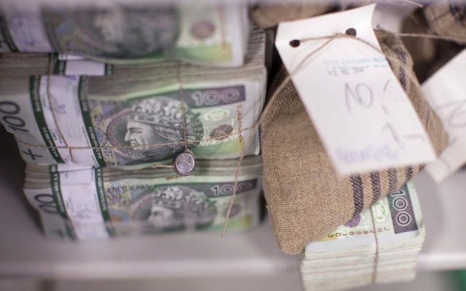 Ministerstwo Finansów sprzedało obligacje za ponad 12,7 mld zł i rozpoczęło proces prefinansowania potrzeb pożyczkowych na 2017 r.