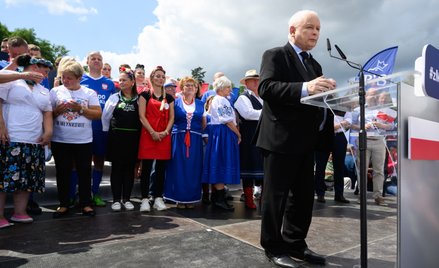 Jarosław Kaczyński podczas pikniku rodzinnego z cyklu "Z miłości do Polski"