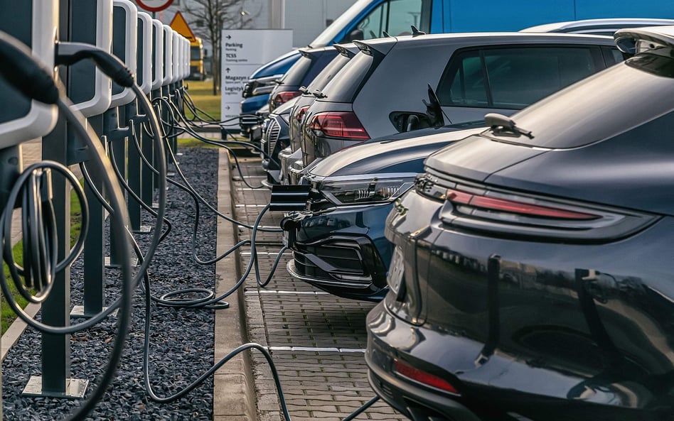 Milion aut elektrycznych w Polsce za 266 lat