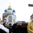 Tłumy żegnały w piątek w Mińsku zamordowanego 12 listopada malarza Romana Bondarenkę