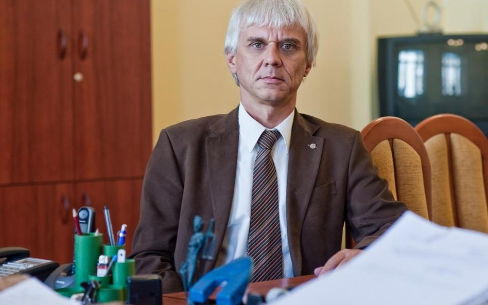 Strączyński wyjaśnia, iż przyczyną zatrzymania kobiety nie było to, że miała ona „2.000 złotych dług