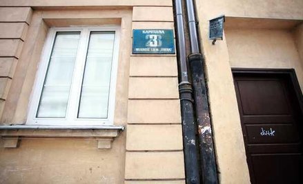 Tabliczka z numerem musi być oświetlona