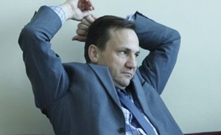 O co i z kim walczy Sikorski?