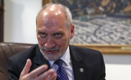 Macierewicz: Święta bez nowych restrykcji? Godne pochwały