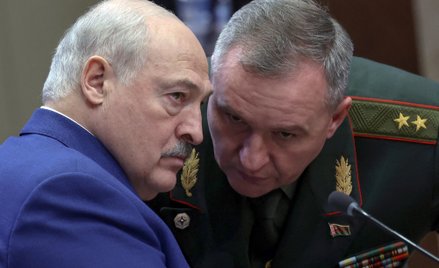 Aleksander Łukaszenko z ministrem obrony Białorusi Wiktarem Chreninem